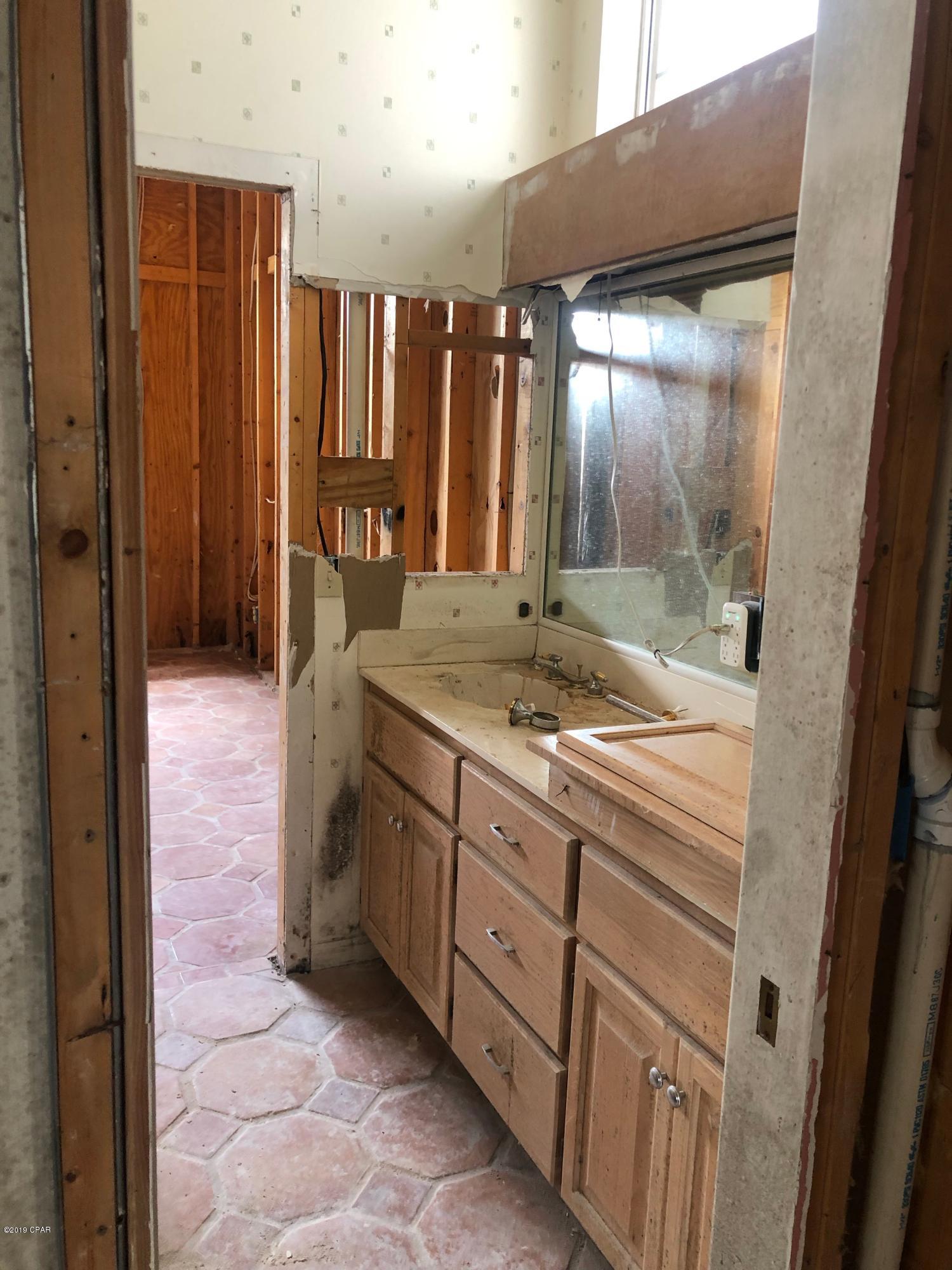 Tropical Bay - Residential