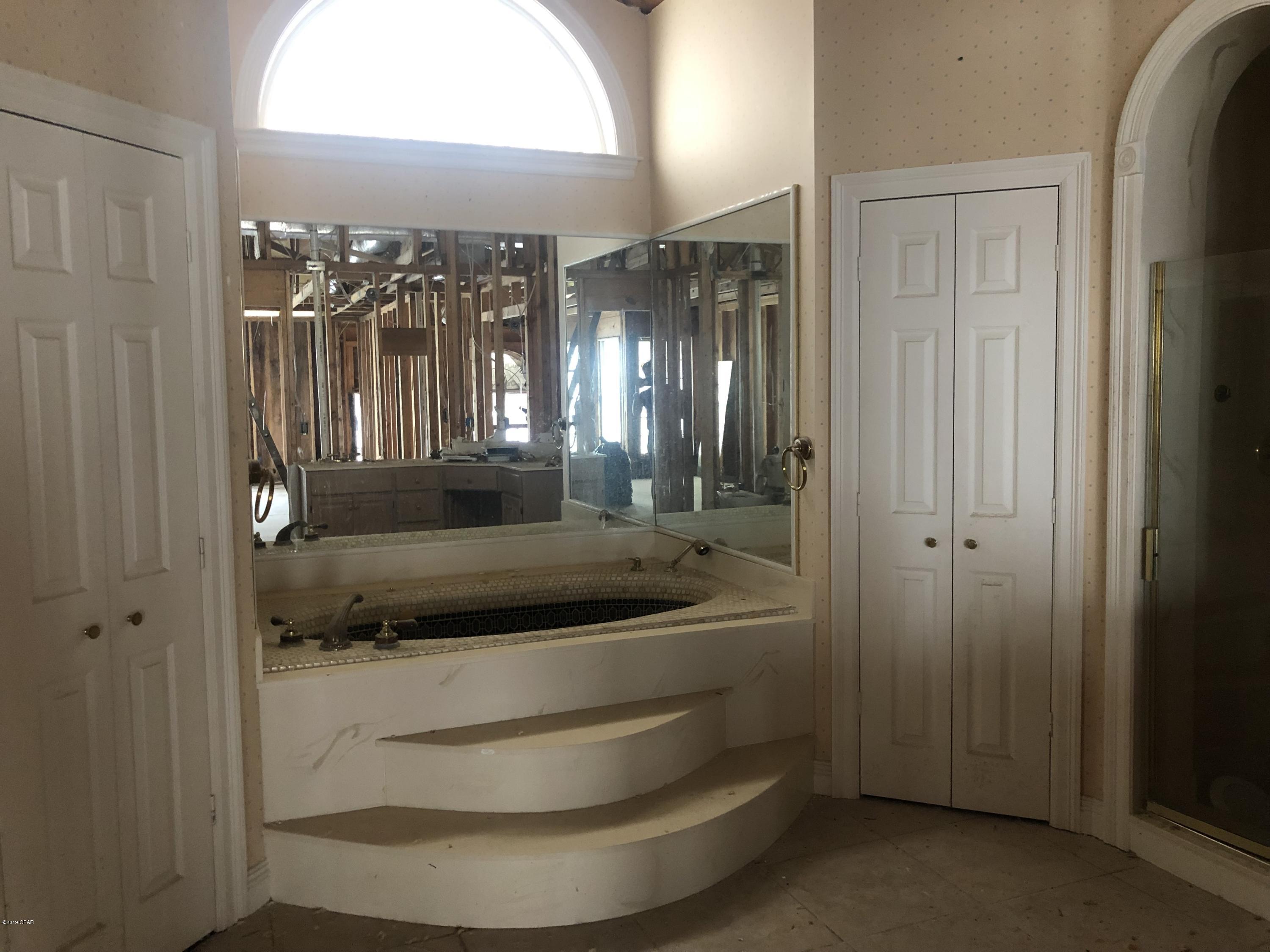 Tropical Bay - Residential