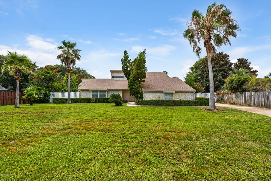 Country Club lifestyle at it's best! In the Heart of Destin, 5 minute drive to the beaches, Harborwalk Village, and Crab Island!! 18 hole golf course across the street! Very nice 3 bedroom/2.5 bath home in a very nice and quiet neighborhood. Private inground pool with seperate Cabana area that makes it perfect for entertaining friends and family.This home has tons of character and charm. Come take a look for yourself !