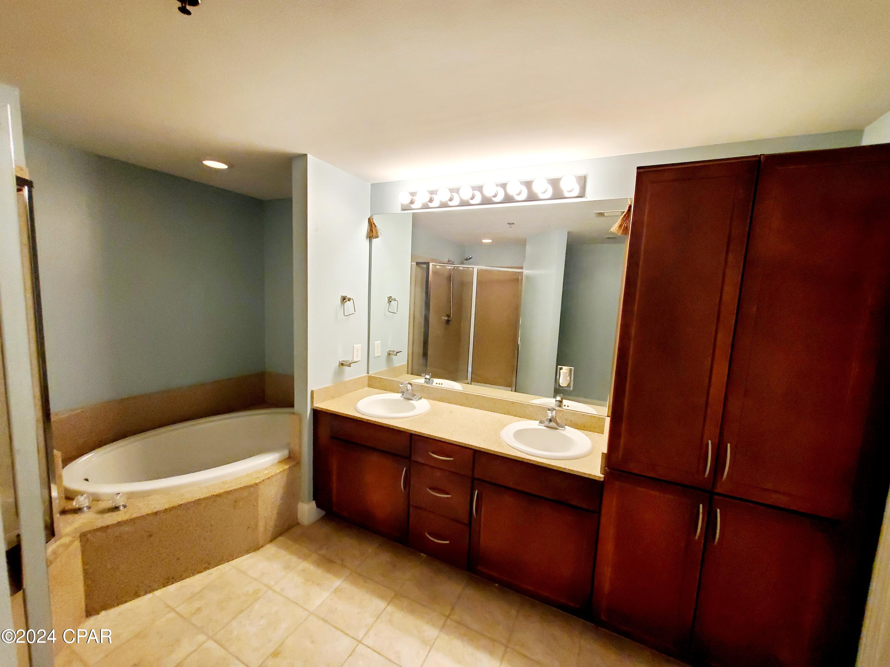 Laketown Wharf - Residential