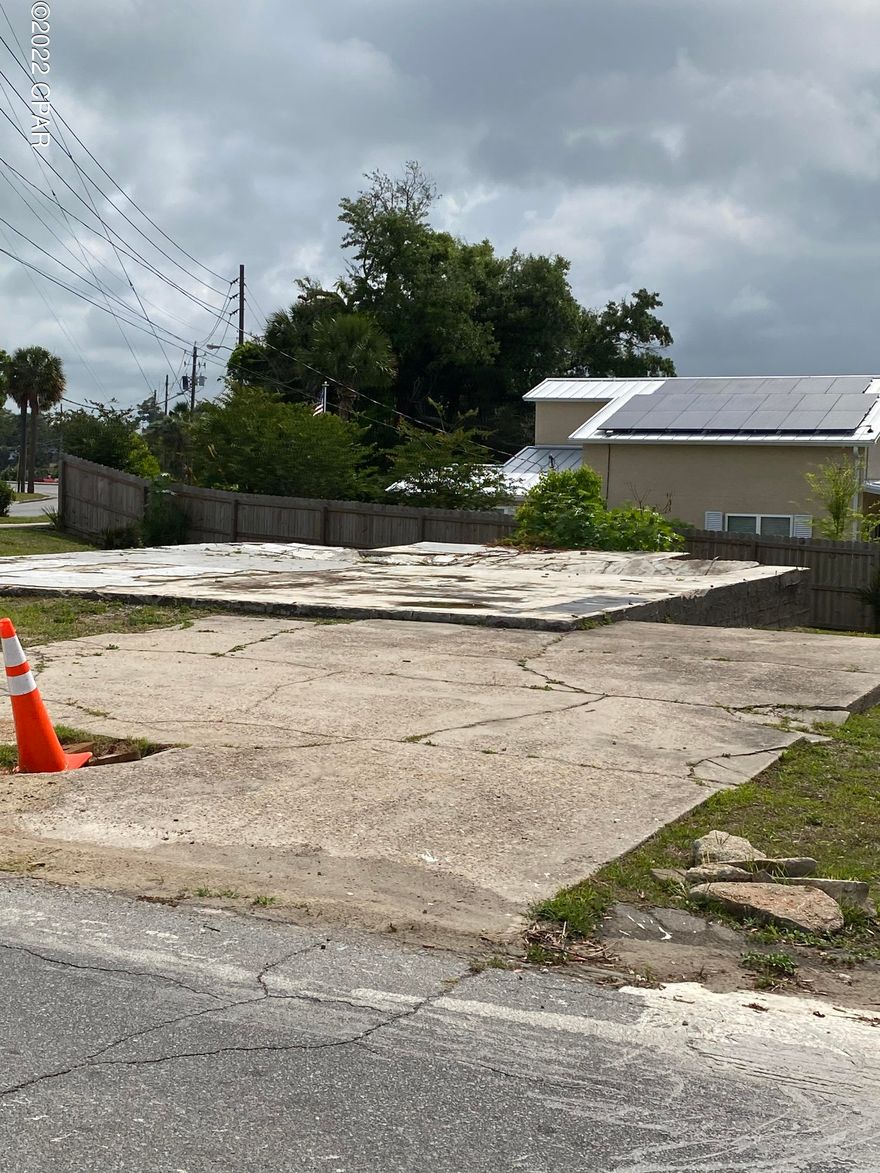 Lot for building on the corner of Bonita and 4th Street in the Cove subdivision.  Build a home in an area that is wonderful for rentals or homeownership.