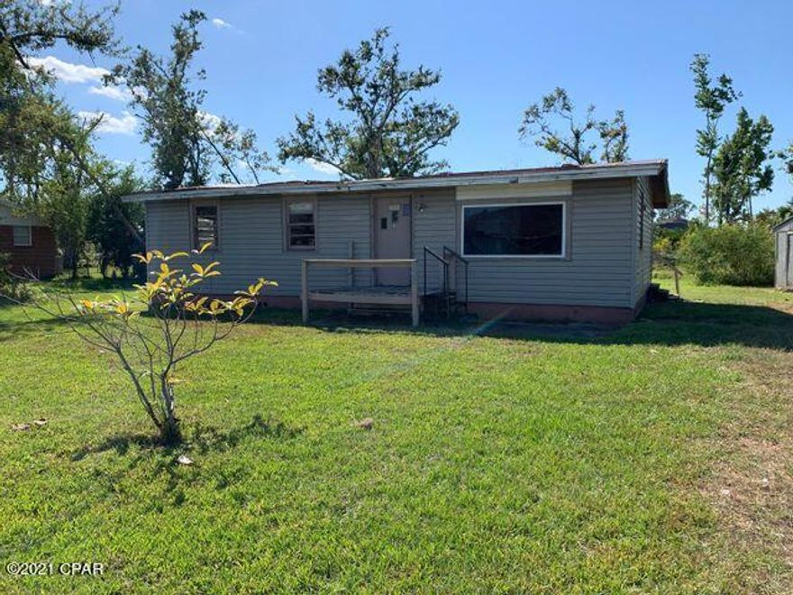 CURRENTLY UNDER CONTRACT, SELLER ACCEPTING BACKUP OFFERS

Great Investment Opportunity to fix and flip or build new in the highly sought after area of Lynn Haven.  Make your appointment to see today as will not last in this 'hot'' market.