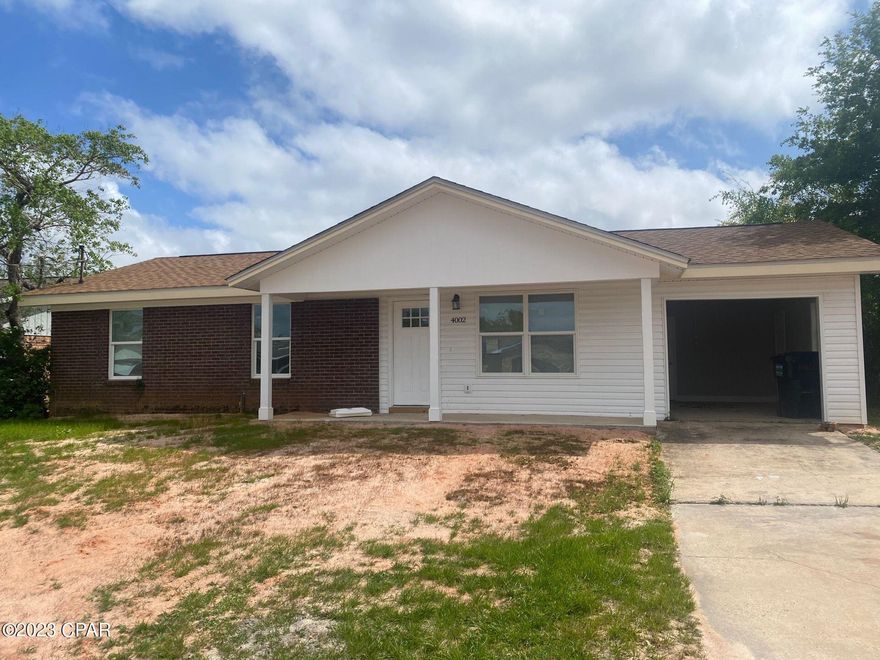 Newly remodeled single-family home includes a large backyard, washer/dryer hookups, and single car garage. 

**Half off of the security deposit for active military**






*All pets are a part of the application process and are subject to the homeowner's approval* --- Limit 2 pets ----