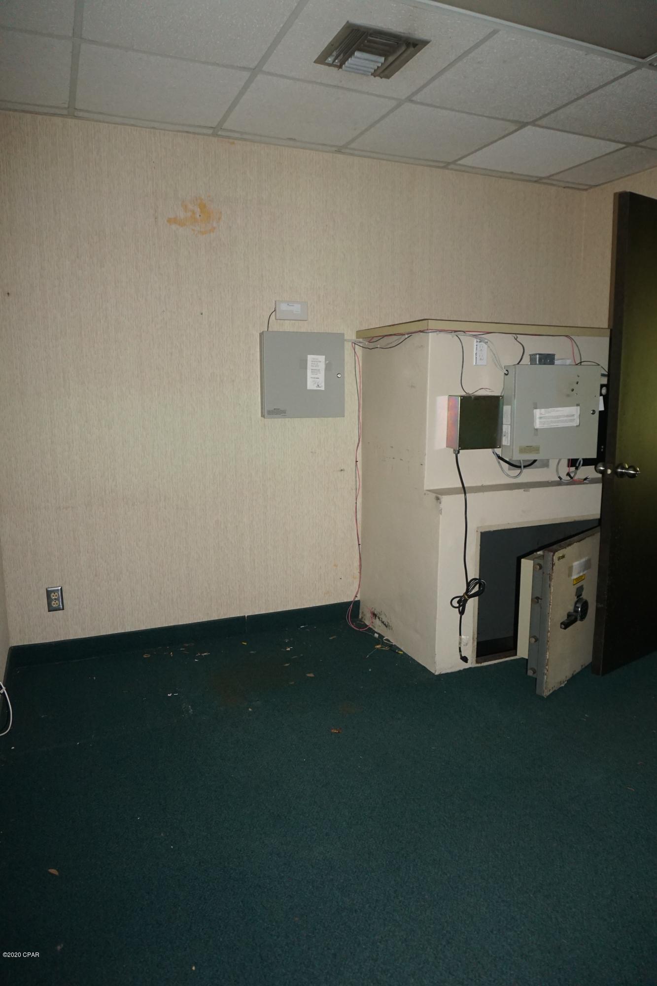 [No Recorded Subdiv] - Commercial Sale