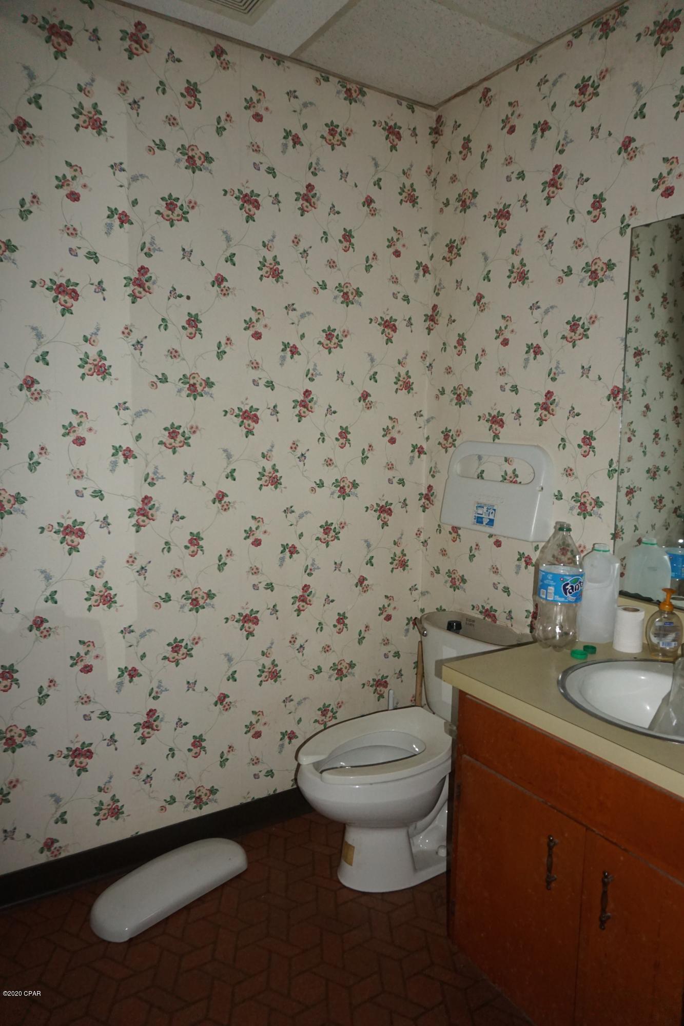 [No Recorded Subdiv] - Commercial Sale