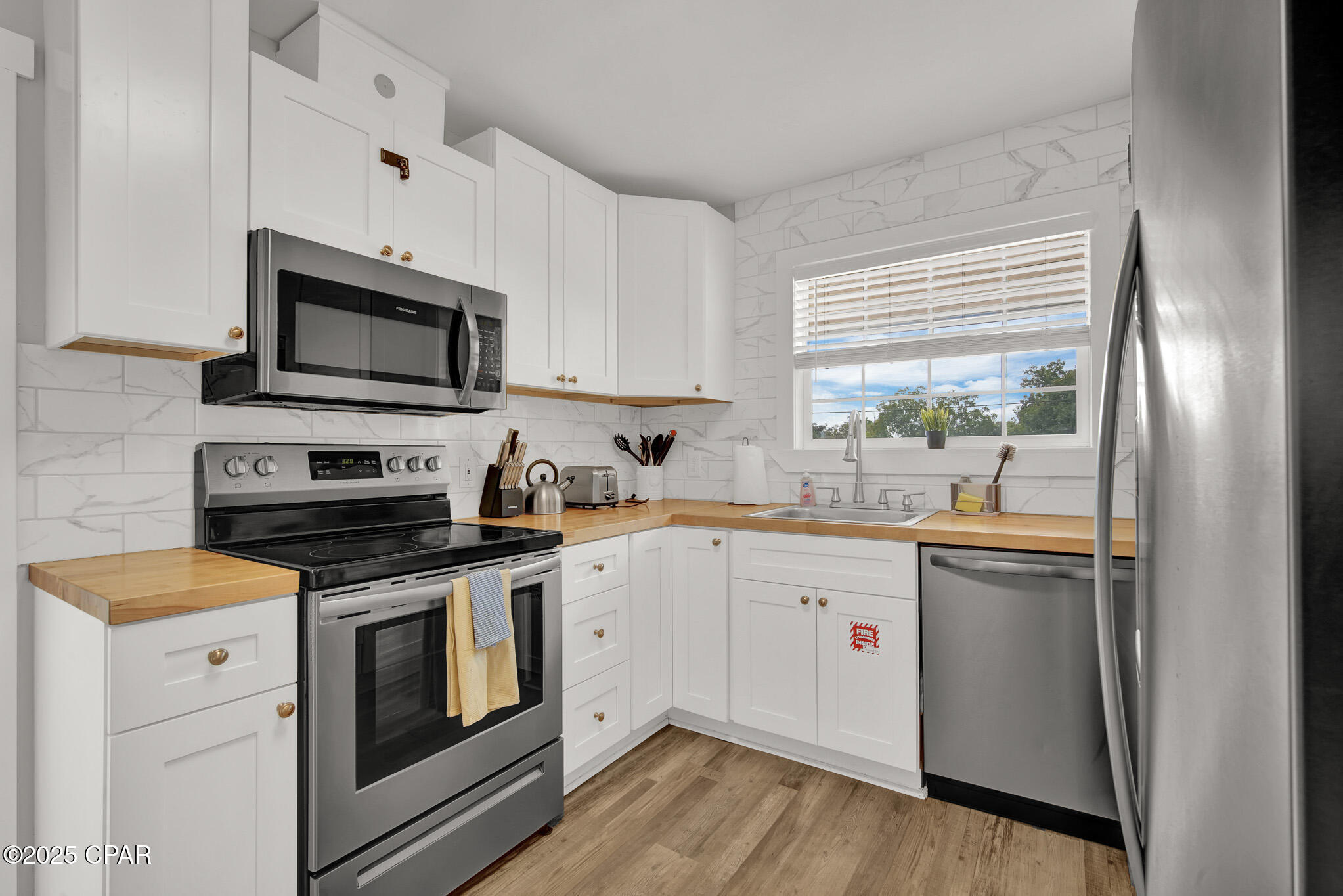 Laguna Beach Estates 7th Add - Residential