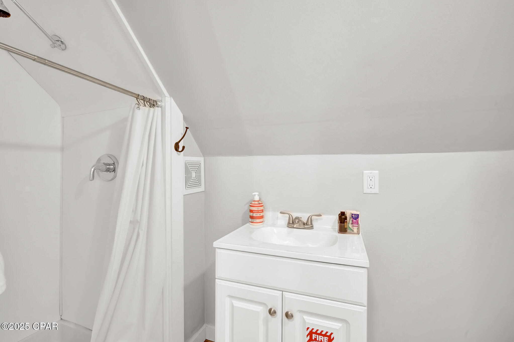 Laguna Beach Estates 7th Add - Residential