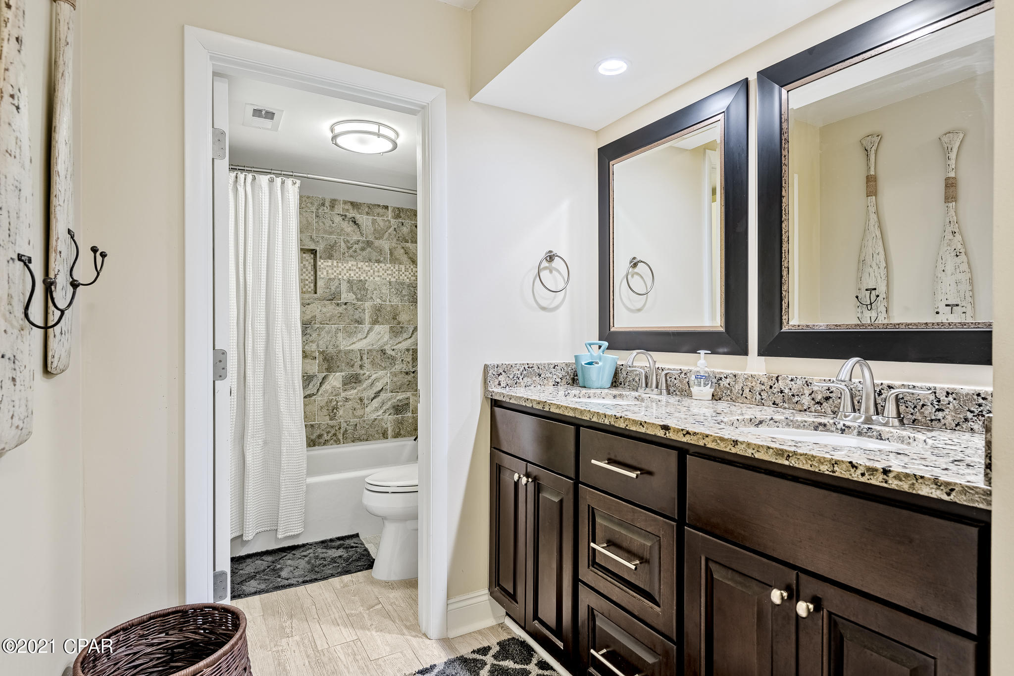 Summerhouse Condo. - Residential