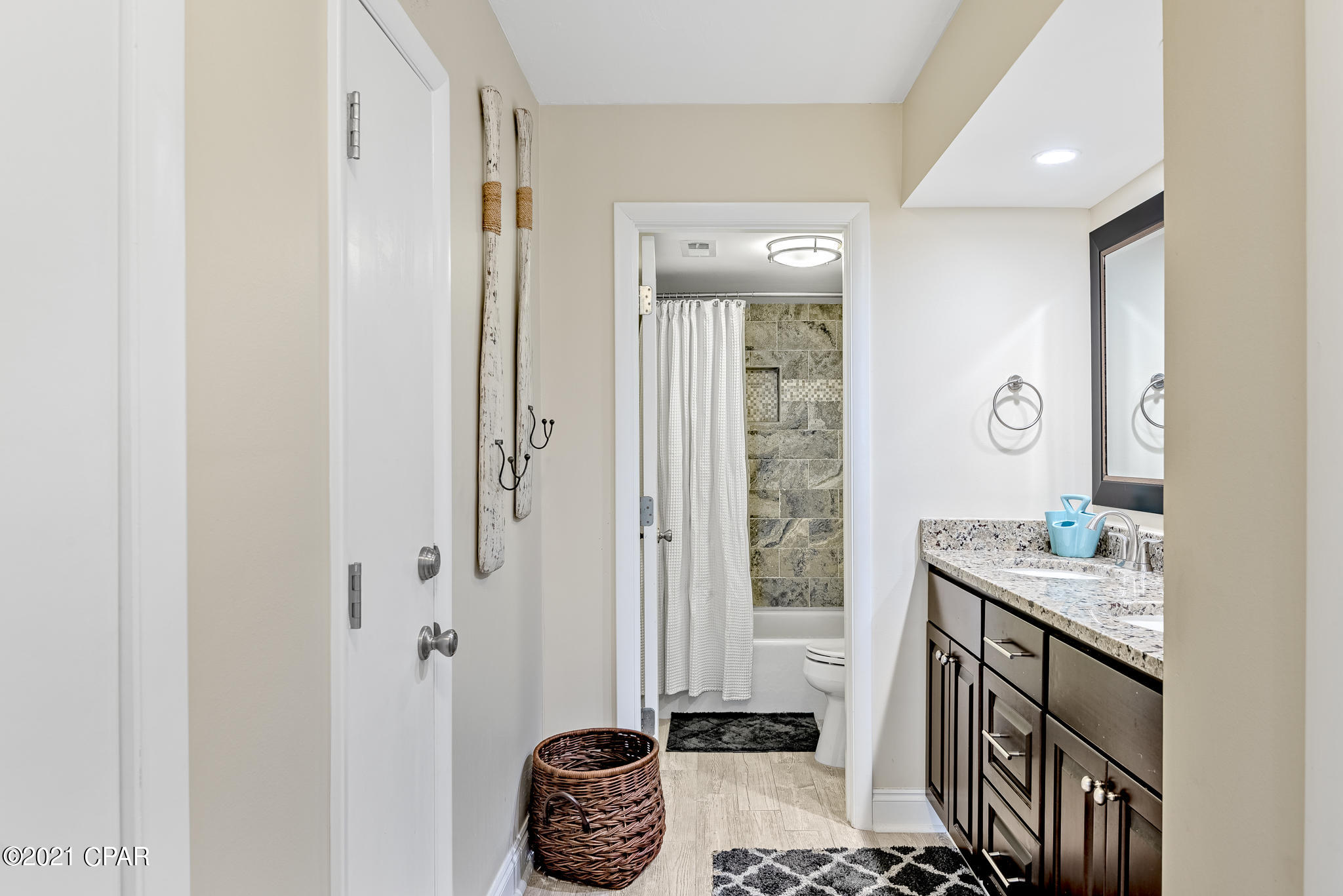 Summerhouse Condo. - Residential