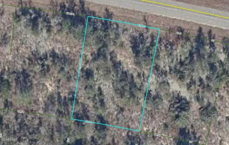 Nice building lot in Sunny Hills. Come build your new home! Not far from the several fishing lakes in the area. Approx. 40 miles to Panama City and 20 miles to Chipley. Deed restricted to site built homes only. No mobiles.