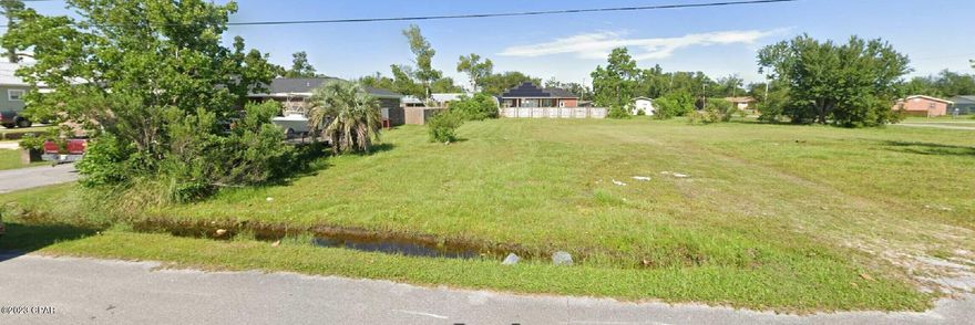 Attention all builders! 
Lot located in the desirable area of Lynn Haven. 
Lot is cleared. Sewer and water available. 
Survey and elevation certificate will be provided to the new owner. Corner lot next door is available for sell as well. Go and take a look at this deal!