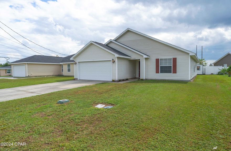 This 3 bedroom 2 bath home is located just north of Panama city on Hwy 231. Close to Tyndall Air Force base. Stainless appliances. Nice clean house is a great neighborhood.  
 Some Pets welcome.
Application and background checks required.