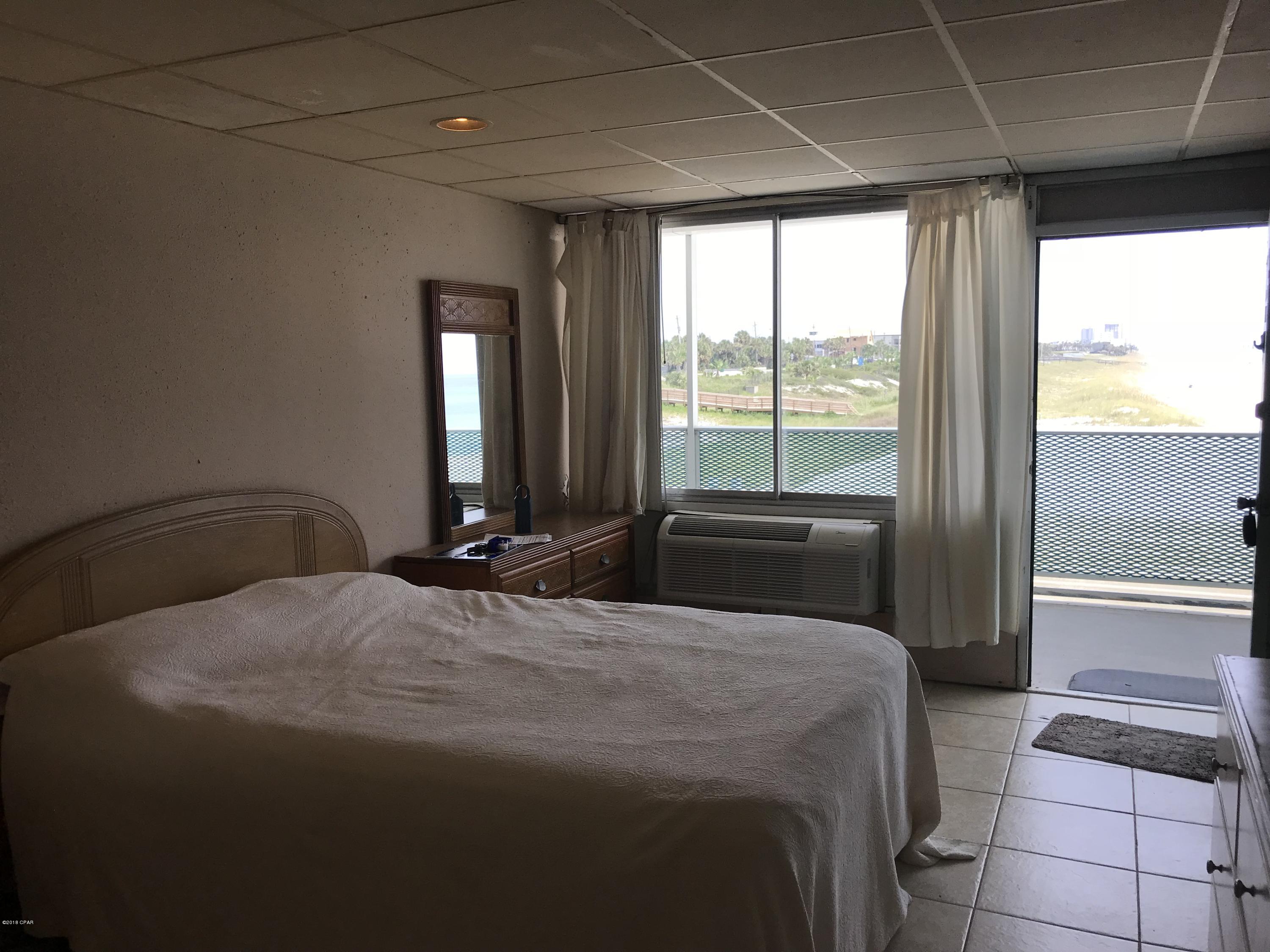 Fontainebleau Terrace - Residential