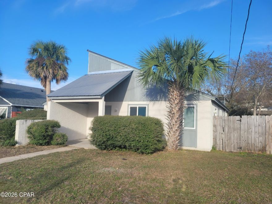 Lynn Haven/Pine Haven Estates
3 bedroom 1.5 bath duplex features vaulted ceiling in the living room, eat in kitchen, LVP flooring throughout, washer & dryer hookups, open side patio, covered front porch and privacy fenced backyard.  NO PETS!
