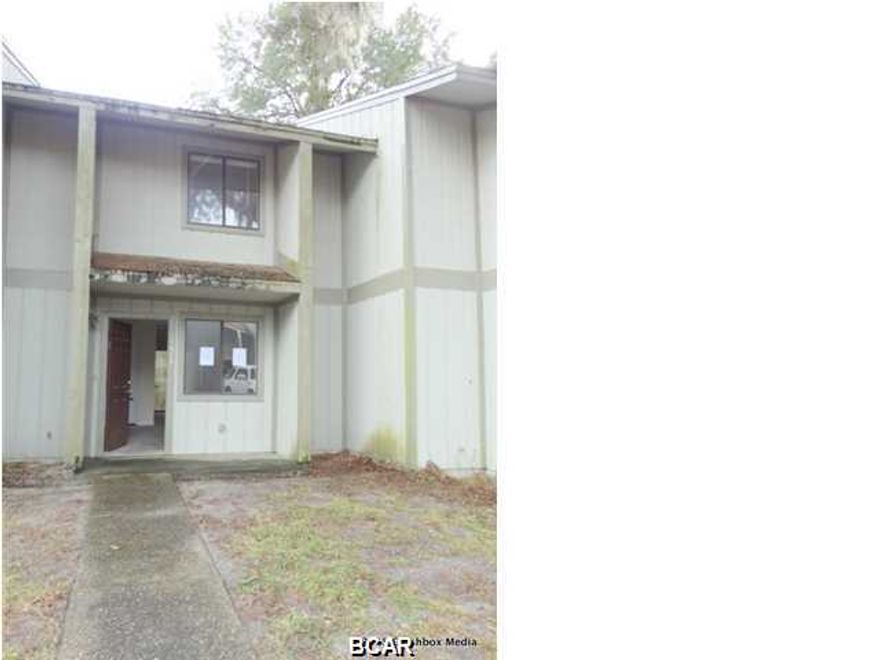 Fantatic opportunity property! This townhouse has a spacious great room with stone fireplace, kitchen with lots of cabinetry, and covered porch very close to the water. All three bedrooms are upstairs and the master has ensuite bathroom. Property has lots of possibilities and a great price. Sold as is. All information is approximate.