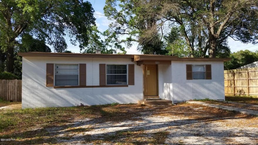 This corner lot home is located in the desirable St. Andrews area, across street from Moates Park, less than a mile to the Hathaway Bridge, convenient to school, college, shops, etc. 1400 a month, 1400 deposit, 350 non refundable pet fee.