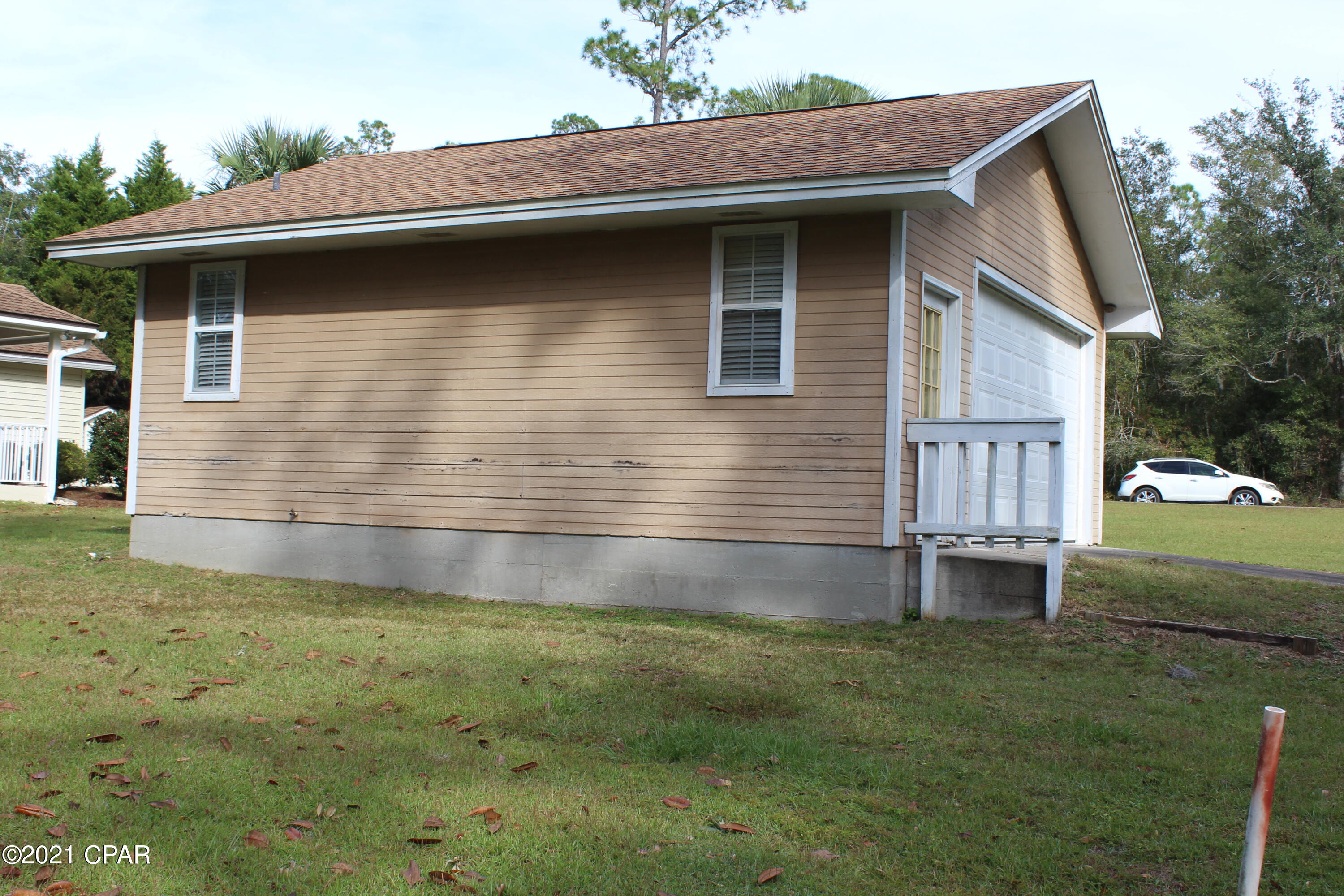 Paradise Lakes - Land