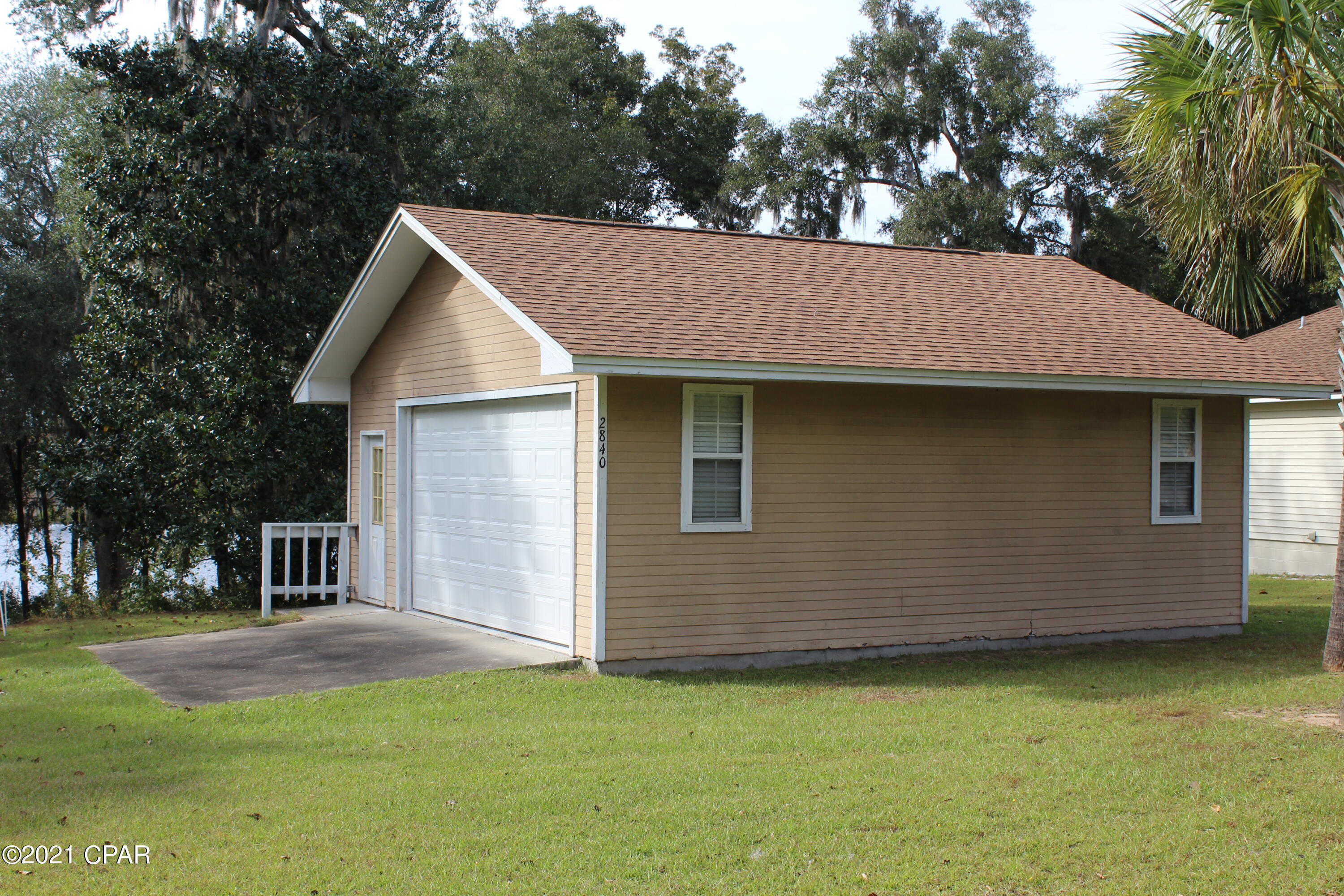 Paradise Lakes - Land