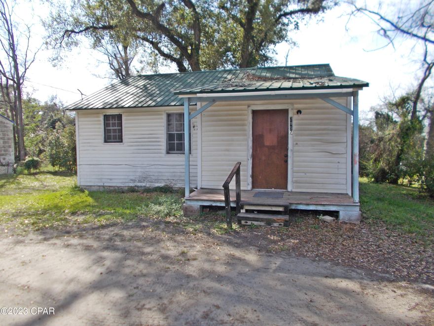 3/2 home in city limits was used as a rental, this home needs some updates but could be made into a nice home or rental  property.