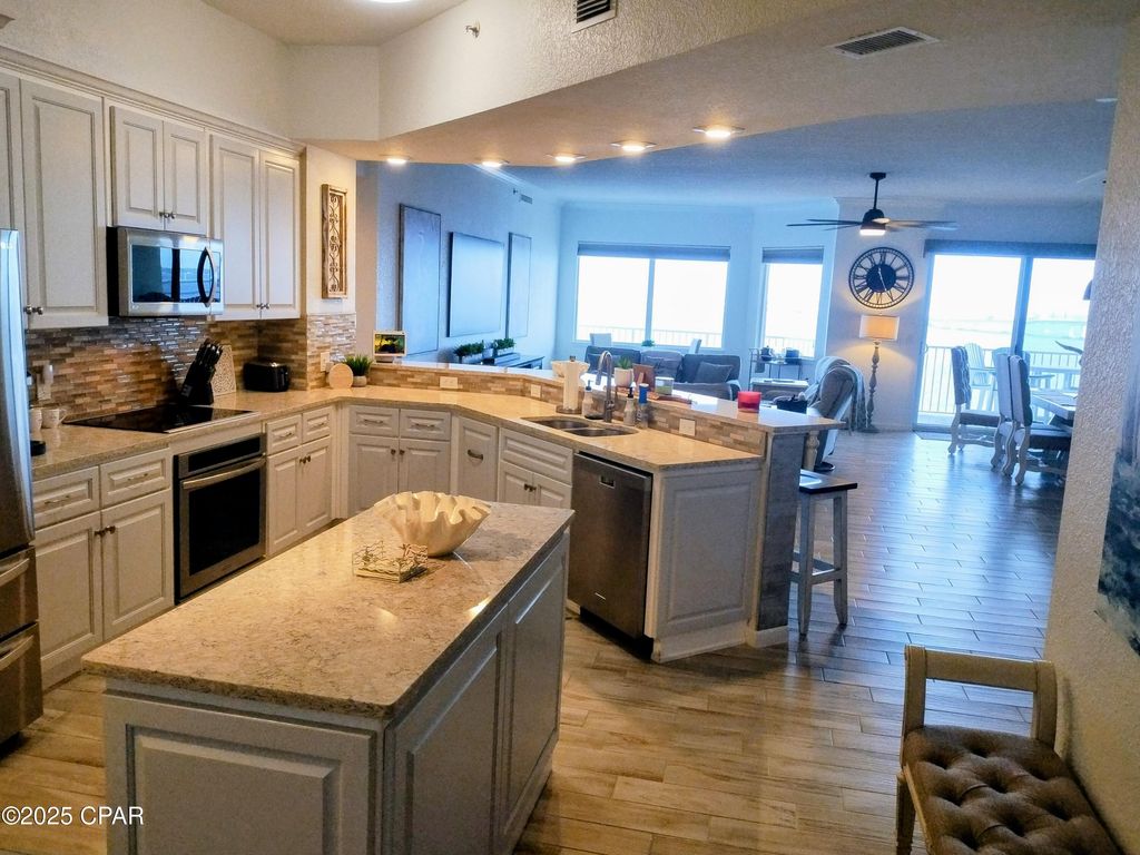 listing image 0