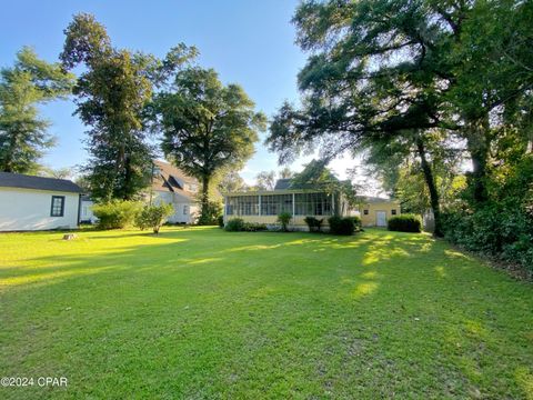 A home in Marianna