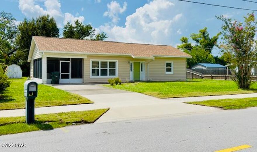 Well-Maintained Home with spacious yard in a great location. This solid well-kept home sits on a generous lot with a huge yard, fully fenced on three sides. Perfect for kids, pets, or gardening.
Located in a quiet, friendly neighborhood, it offers both comfort and convenience, with shopping, dinning. Inside you'll find a clean, inviting interior ready for your personal touch. The layout is practical and welcoming,
 ideal for your first home, a place to downnsize, or an investment opportunity, this property checks all the boxes.
Highlights:
Large yard, mostly fenced
Solid well maintained construction
Peaceful neighborhood
Close to shopping and amenities
New roof in 2018, HVAC in 2020, new hot water heater. Home is being sold ''as is''.
