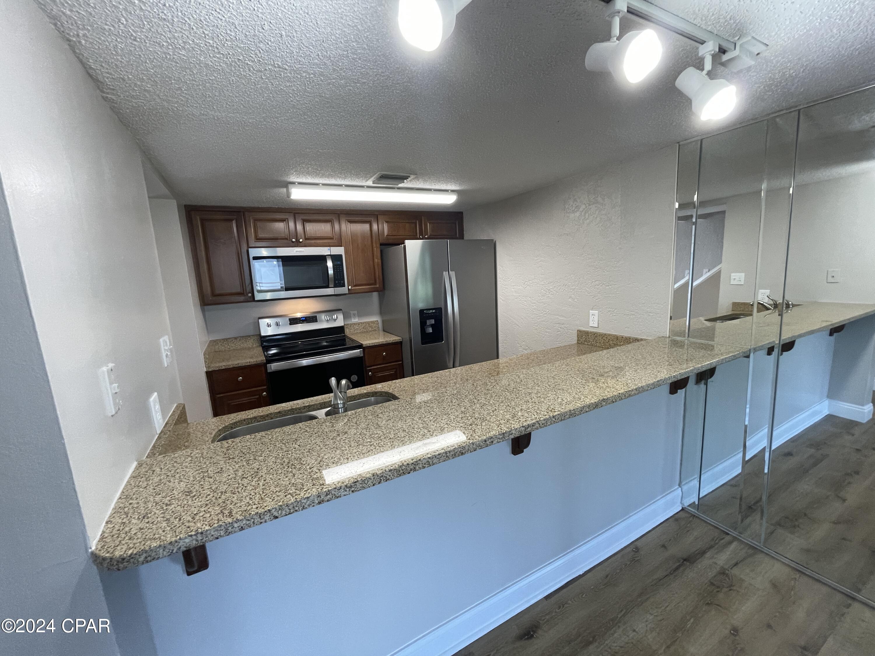 Palisades Condo Ph 1 - Residential Lease