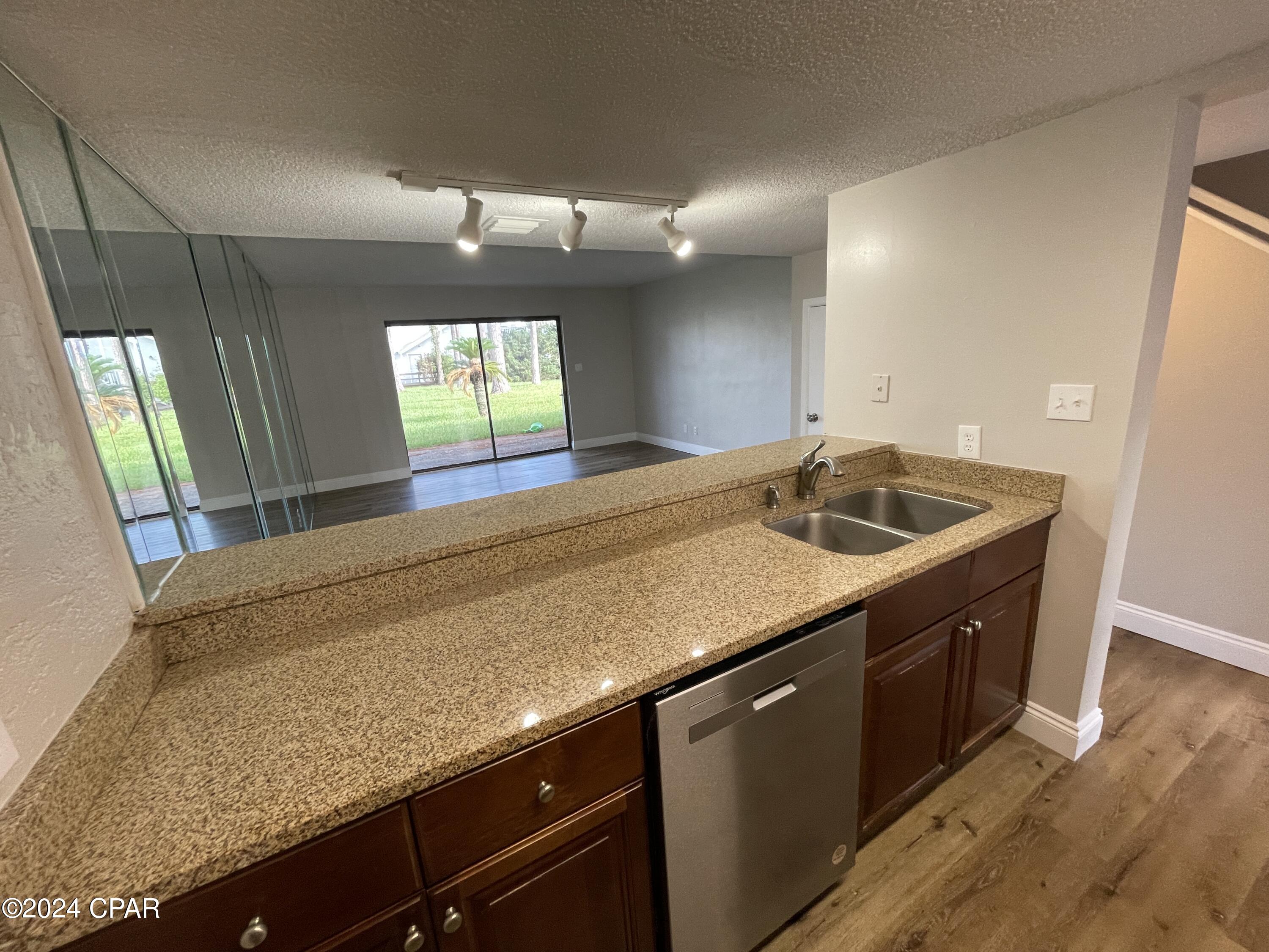 Palisades Condo Ph 1 - Residential Lease