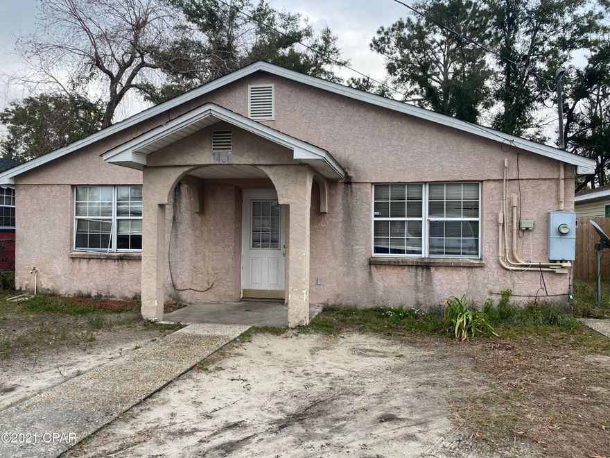 Calling all Investors! Great rental! Home needs new carpet in bedrooms, new kitchen cabinets installed in 2013. As-Is.