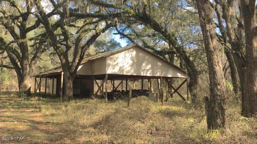 Hunters and Fishermen!! This is the prime getaway. The south side is overflow for Ocheesee Pond. The north side is dry with a one bedroom, one bath (21x30)efficiency apt and a 65x45 pole barn. Both built in 2000. It has well, septic and power. Ocheesee Pond is a 2200 acre lake that is know for great fishing!