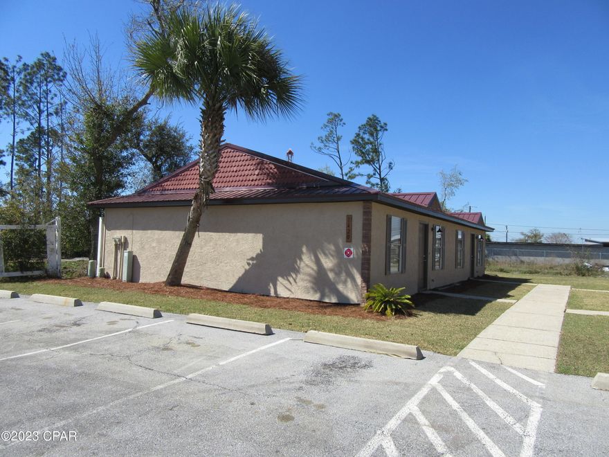 ***MOVE IN SPECIAL 1/2 OFF 2nd MONTHS RENT*** Recently renovated 2 bedroom 1 bath apartment in Lynn Haven. New Stainless Steel appliances with washer and dryer. Tile throughout with Granit counter tops. All property sizes and ages are approximate, please measure and/or verify if important.

School assignments are subject to change, please check with Bay County for most accurate information.

Deposit is the same as the rent. Pets allowed with owner approval and NON REFUNDABLE pet fee applies per pet. Breed restrictions apply.