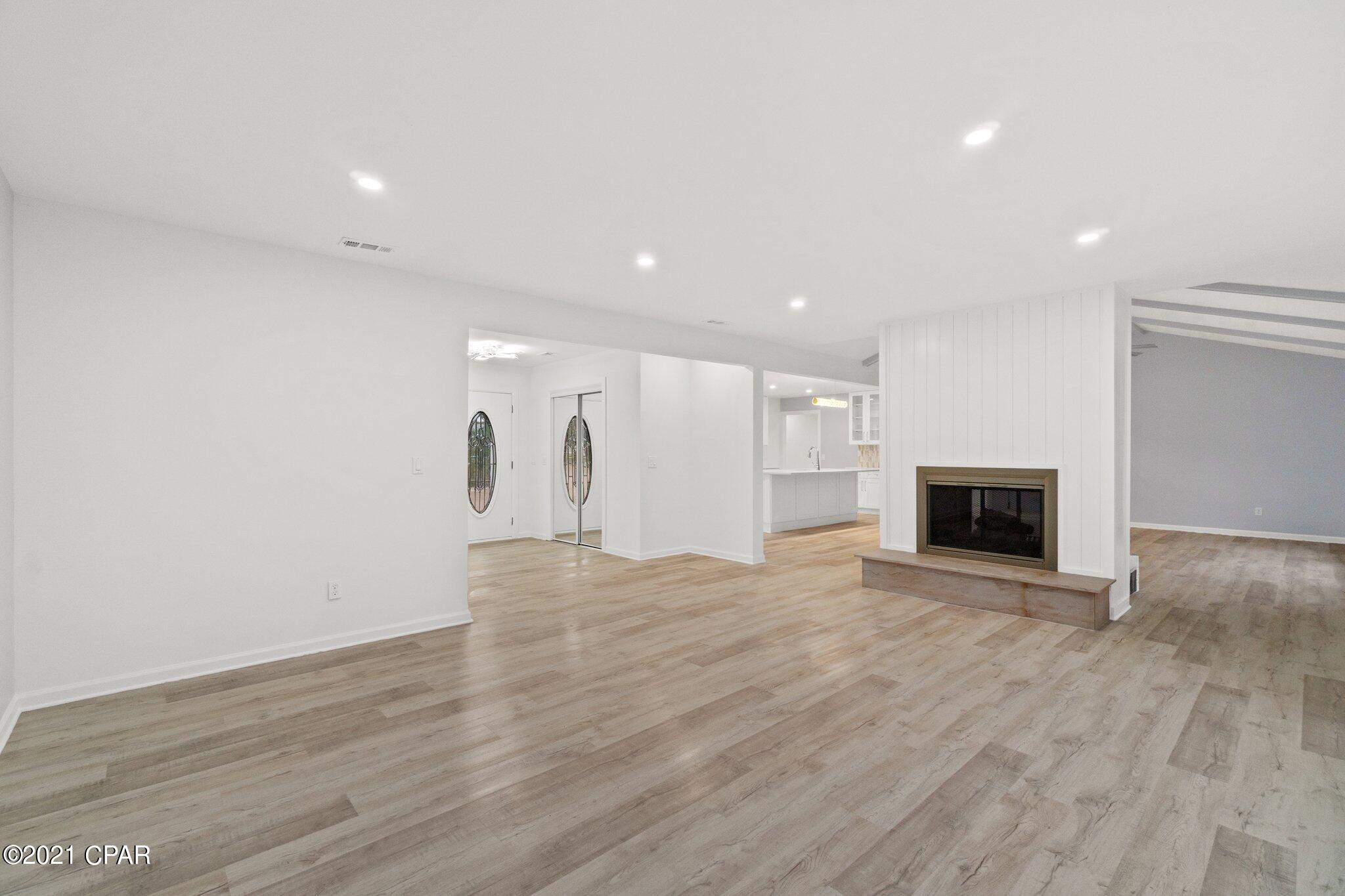 Crown Pt Sec Lakeside By Gulf - Residential