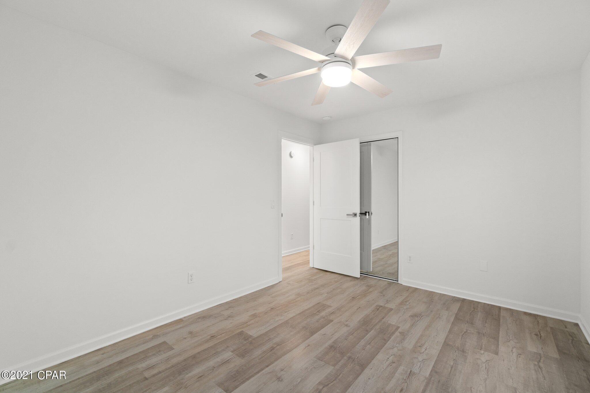 Crown Pt Sec Lakeside By Gulf - Residential