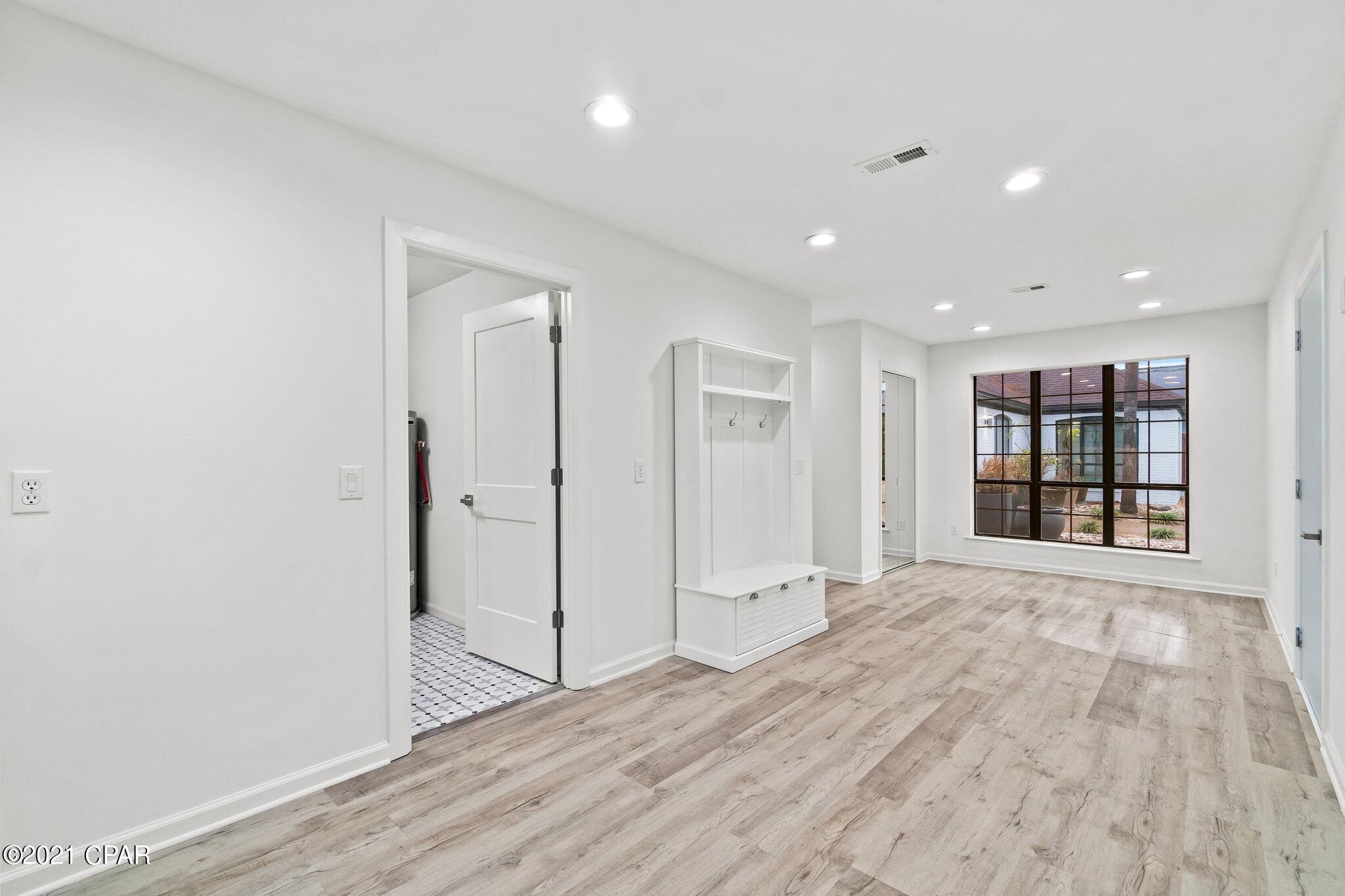 Crown Pt Sec Lakeside By Gulf - Residential