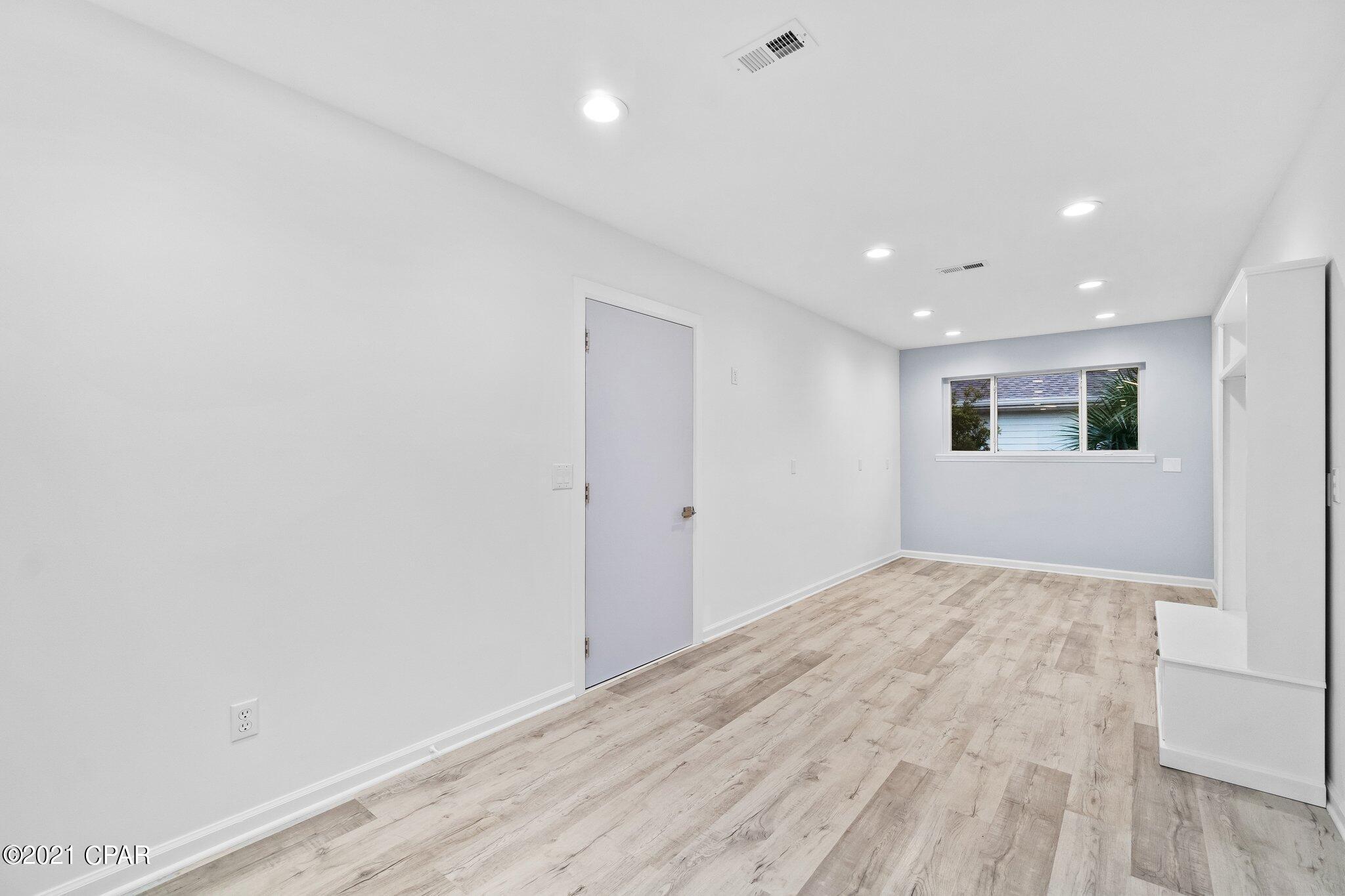 Crown Pt Sec Lakeside By Gulf - Residential