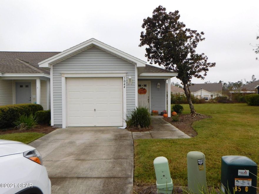 *1/2 off deposit for active military and first responders*



This townhome offers 2 Bedrooms and 2 Baths, Kitchen features a breakfast bar, equipped with a washer/dryer connection, screened in porch, and a 1 car garage.



*HOA includes community pool and grounds keeping*



*No Pets*