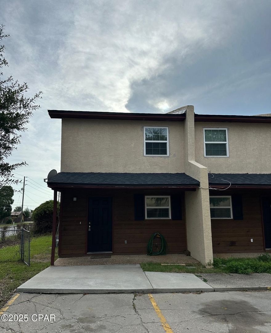 For Lease - 2 BR|1.5 BA townhome near Tyndall Air Force Base in the Callaway area. Centrally located to grocery, shopping and restaurants. Two story unit with main living space, kitchen, half bath downstairs. Kitchen includes refrigerator, stove/oven, dishwasher. Two bedrooms and full bath upstairs. Attached Exterior laundry room with washer/dryer hookup. *Pets negotiable with $250 pet deposit, $50 pet fee, $25 monthly pet rent.