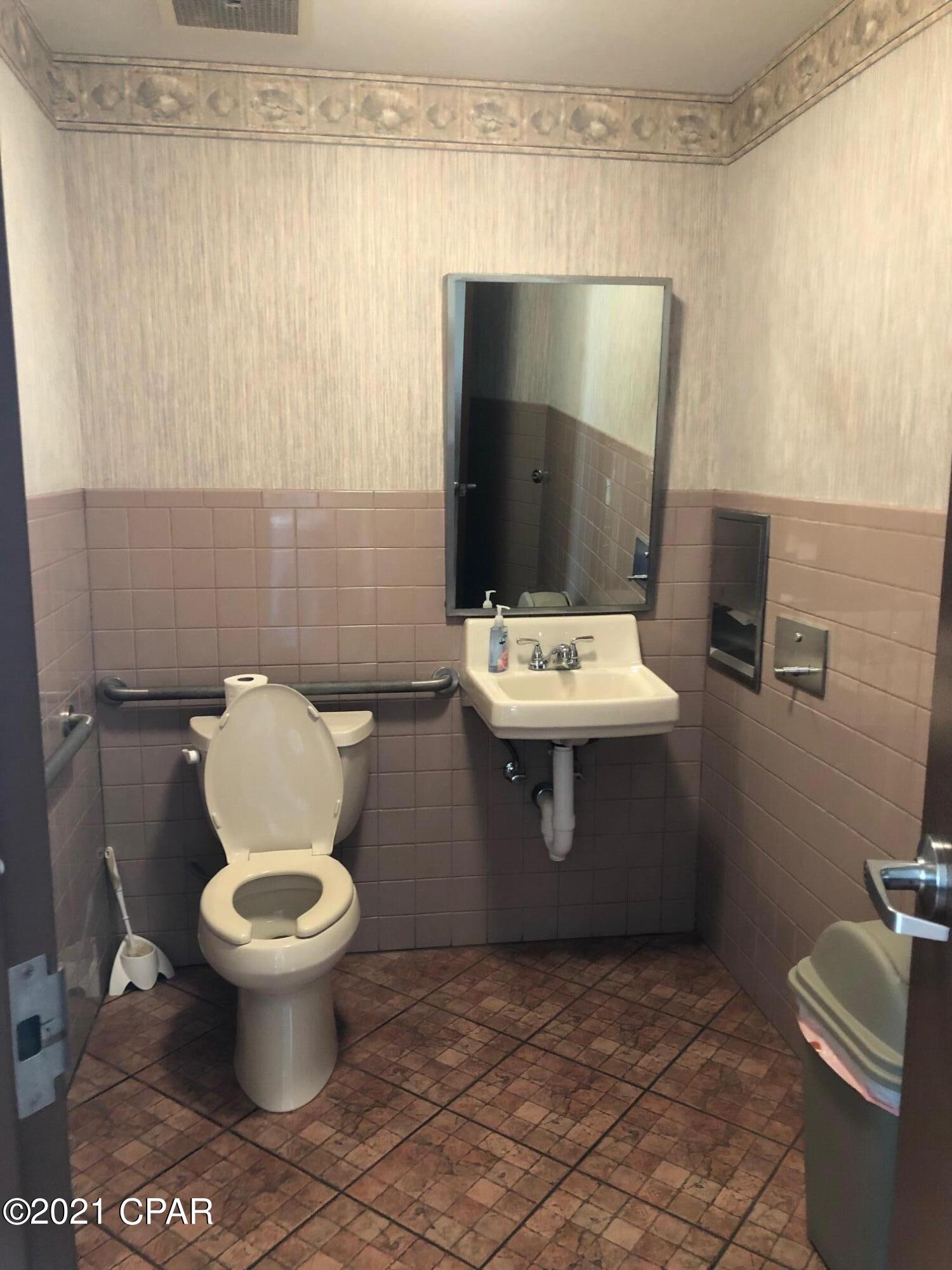 St. Andrews Bay Dev. Co. - Commercial Lease