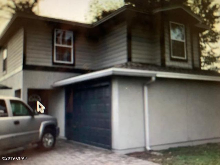 COMPLETELY RENOVATED IN THE HEART OF TOWN! NEW FLOORS, NEW PAIT THROUGH OUT, GRANITE COUNTERTOPS... LARGE GARAGE AND NICE SIZED YARD.

SCHEDULE YOUR SHOWING TODAY! THIS ONE WONT LAST LONG