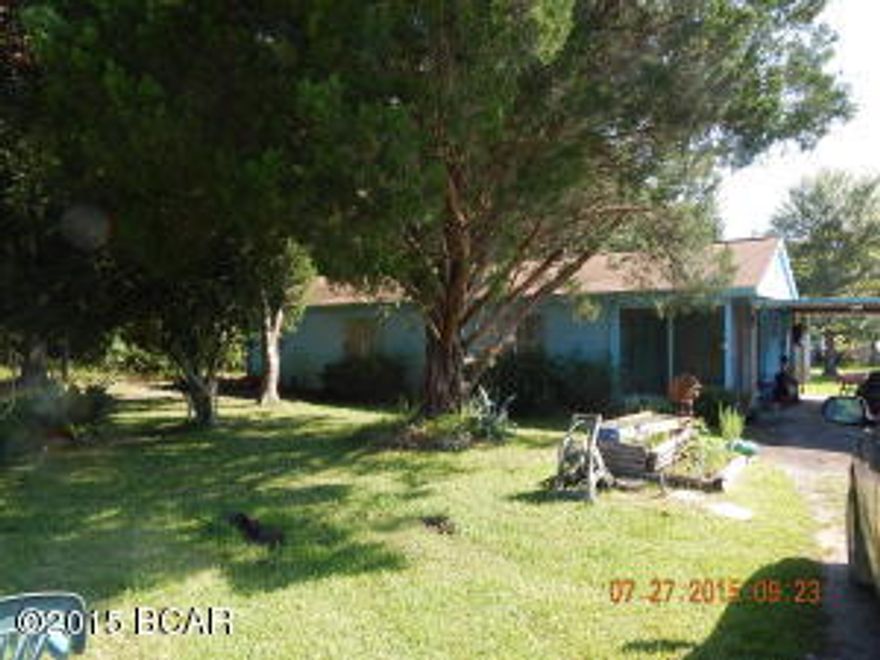 Have you wanted to own property in the quaint town of Port St Joe? Well here is your chance! Sold as-is but having a lot of potential, this home is move-in ready but could use some TLC.  Just two blocks from the beach. This could be a great week-end get-a-way or rental investment.Port St Joe has some of the best fishing in the world. Lots of beach shopping and plenty of sunshine.