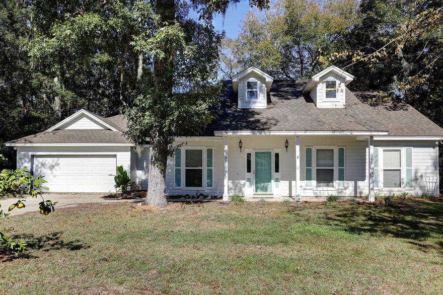 QUIET COUNTRY SETTING is where you will find this 4 bedrm 2.5 bath hm. The lot is over .5 acres & is on a lovely creek on which you can canoe to Deerpoint Lake. The great room has a wb/fireplace & a cathedral ceiling, making it feel very spacious & it is open to the kitchen. The kit has a breakfast nook & bar & a lge walk-in pantry. 3 big bedrooms & a 4th bedrm that is small, but would make a good office or craft room. Currently, the dining rm has had doors added to it to make a 5th bedrm, but there is no closet. The MBR is spacious & has access to the screened porch. The MBA is huge & has a garden tub, sep shower & a water closet. The screened porch allows you to watch the birds & other wildlife, bug free! Plenty of room for a garden! There are 3 boat ramps within 3 minutes of this home!