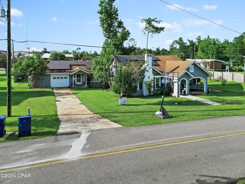 A home in Blountstown