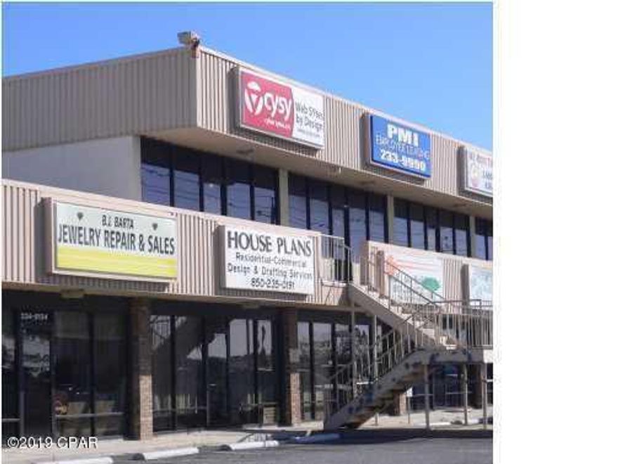 Great space for a business or professional office. . Great location.