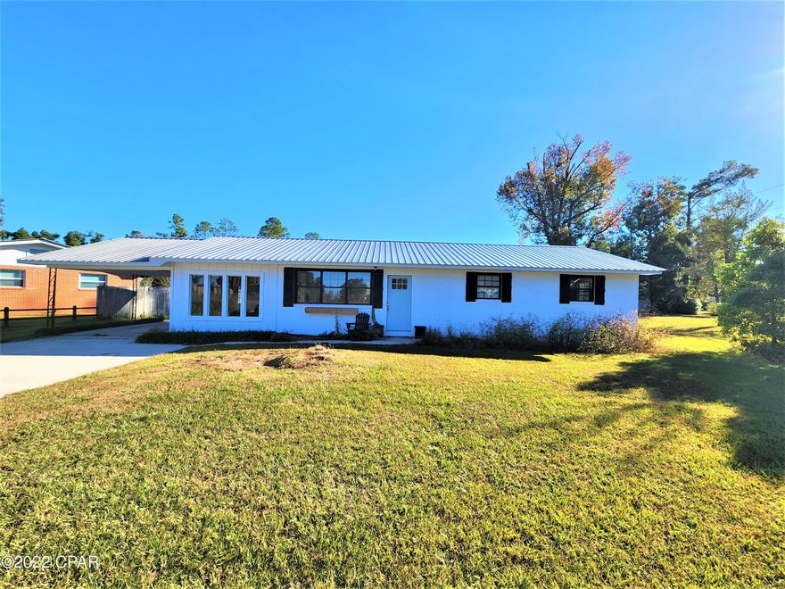 Nice 3 bedroom 1.5 bath home near the center of Bristol.  This home has a metal roof, beautiful brick walls in two of the bedrooms and a very large den and living room.  Liberty County High School is a short walk away and Tolar Middle School is just a short drive.  The boat ramp at the Apalachicola River is 5 minutes away and the national forest is a short 20 minute drive.