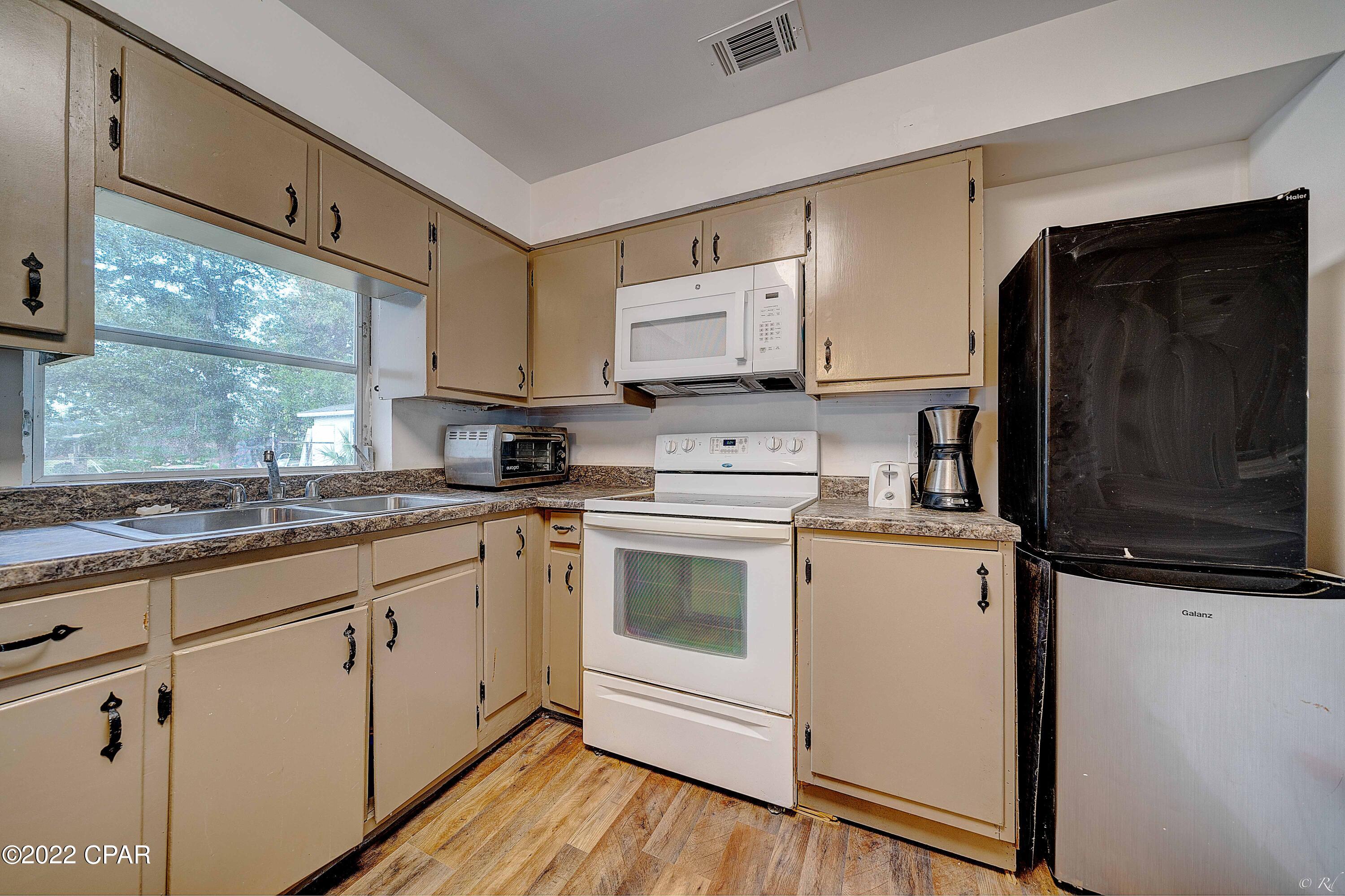 Parkway Manor - Residential