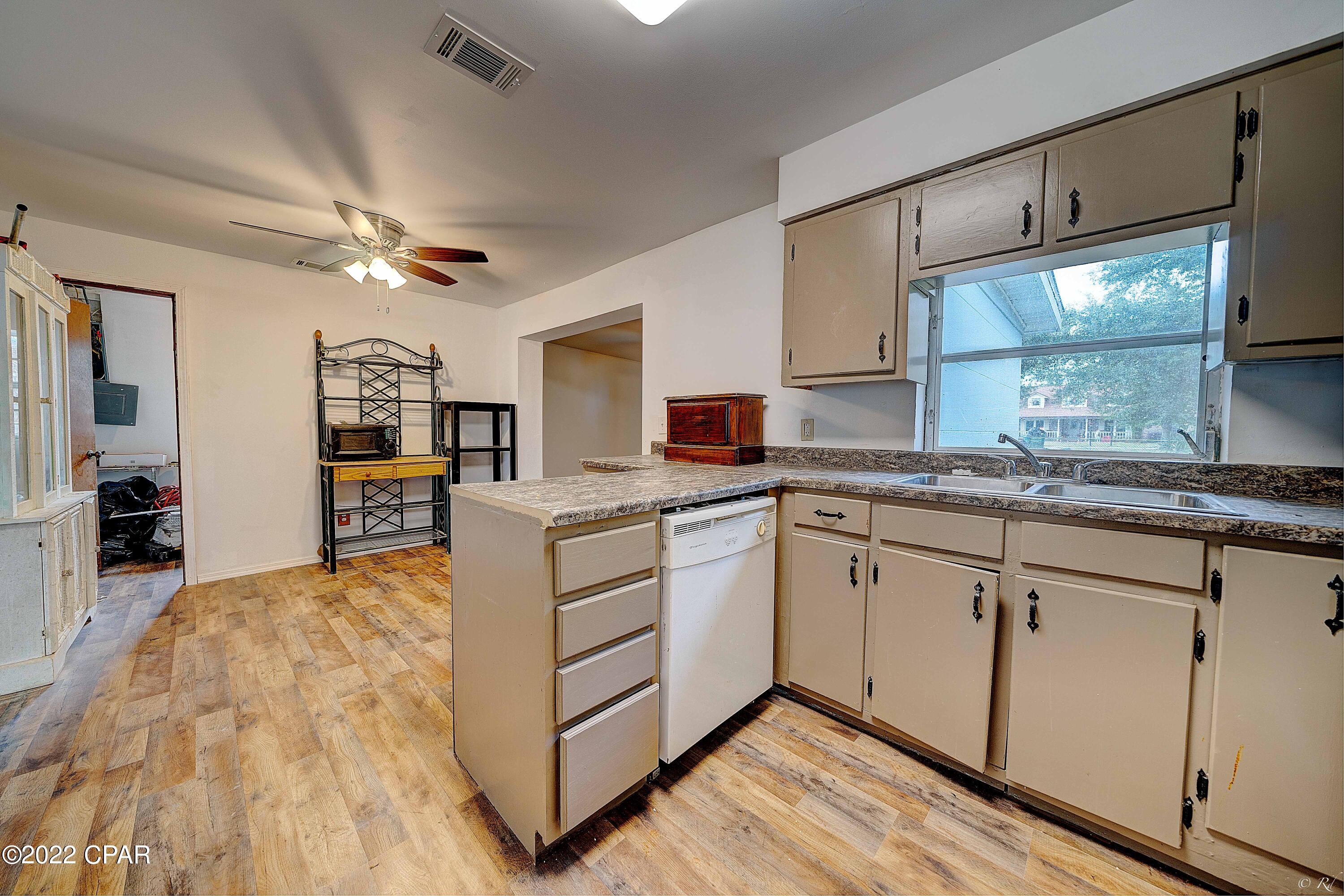 Parkway Manor - Residential