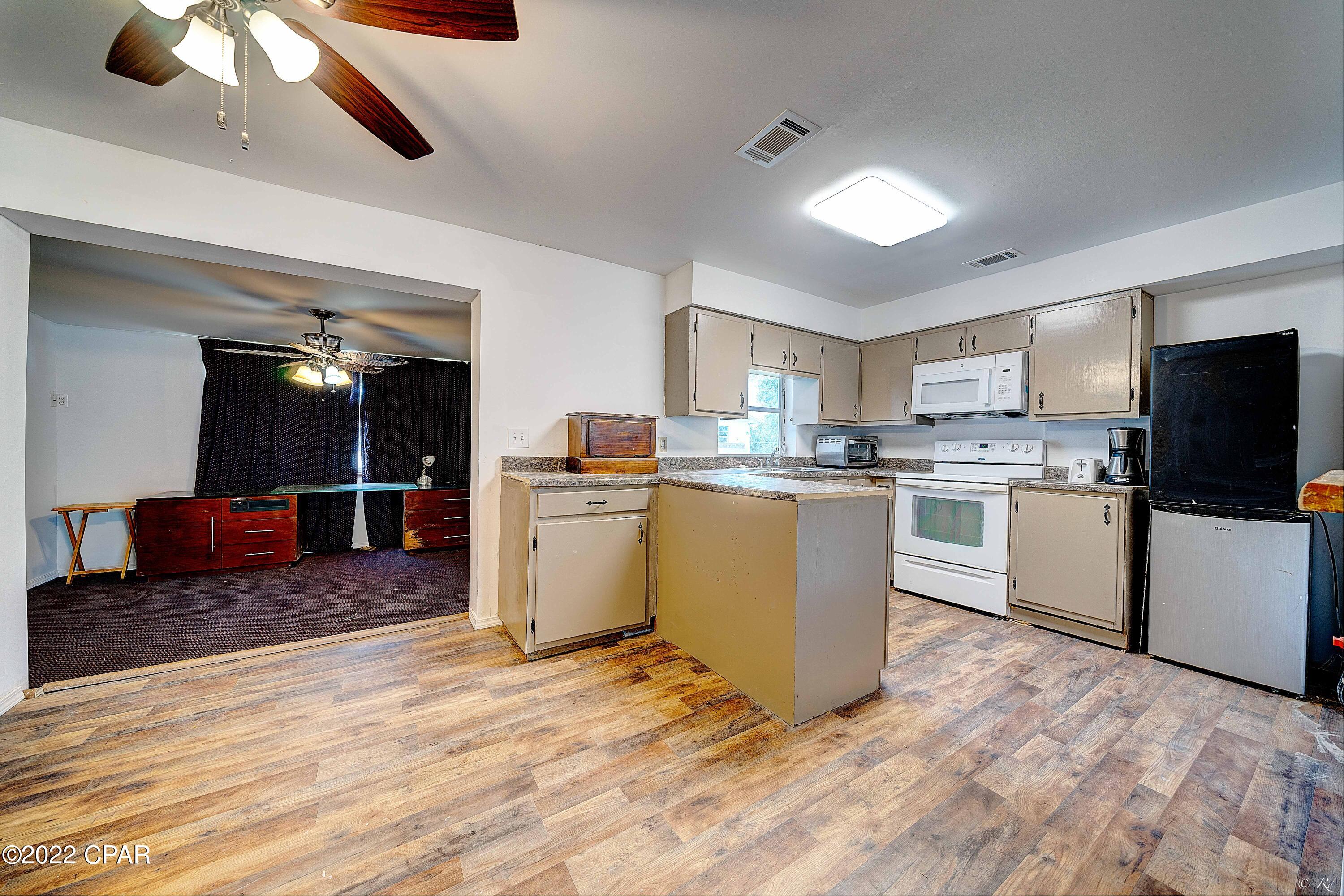 Parkway Manor - Residential