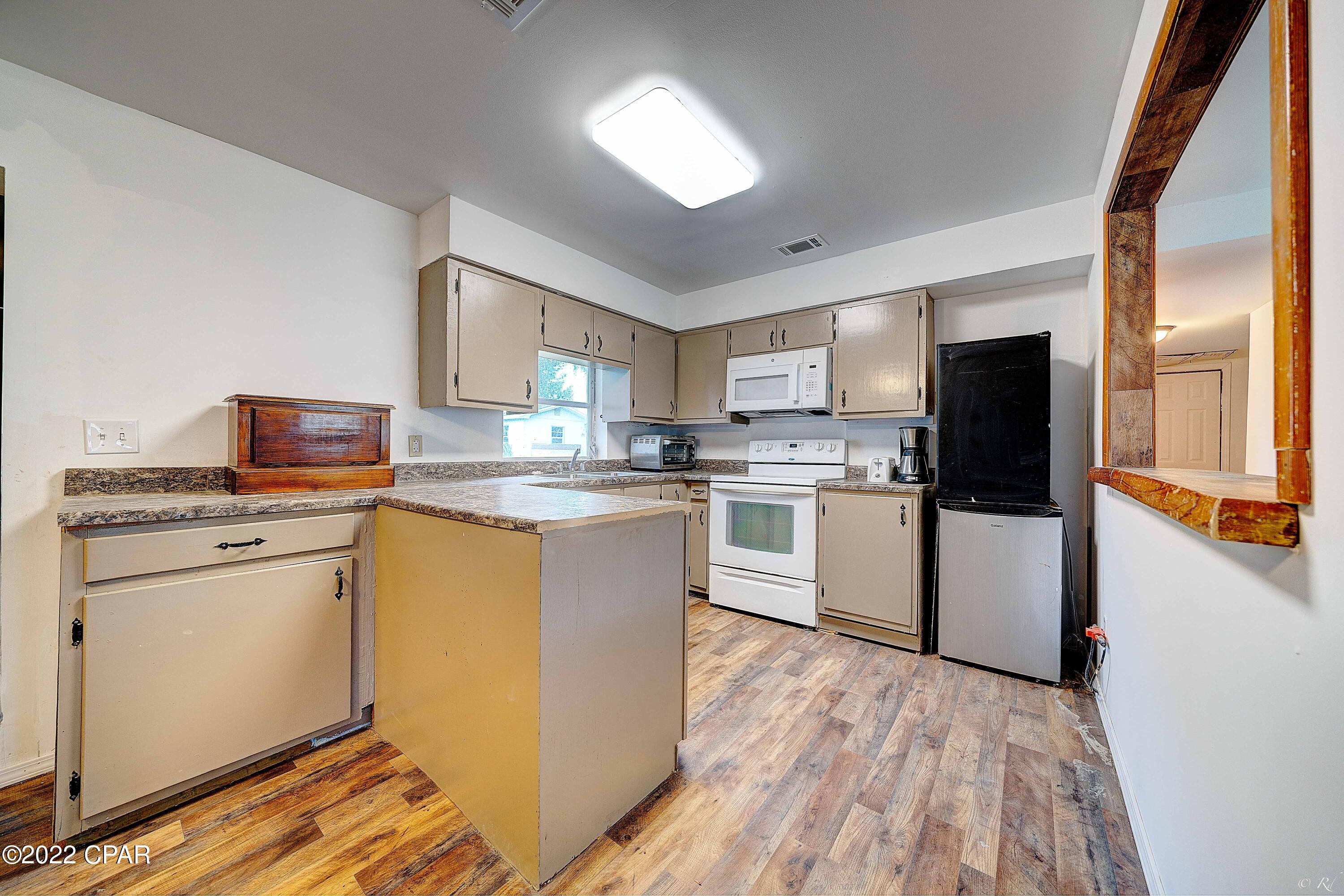 Parkway Manor - Residential