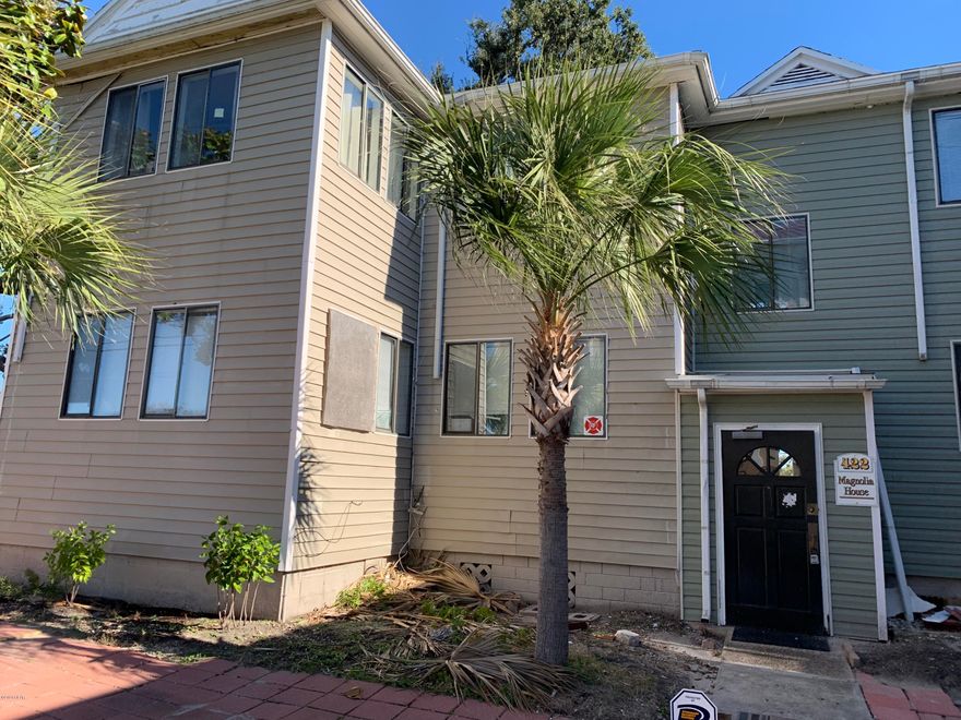 Adorable downtown rental within walking distance to shops, restaurants, and entertainment.  Two bedroom, one bath, unfurnished, second level unit.  Rental has a washer and dryer hookup.  

No pets allowed.