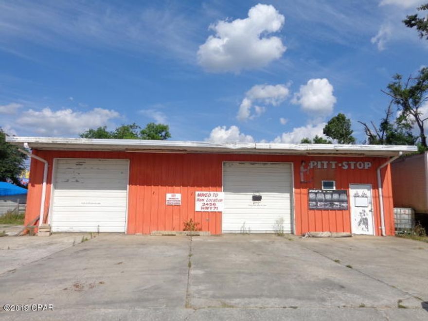 50x30 Metal building. Previous use as auto repair. Two bays, office and customer waiting room.  Located less than 150 ft off Lafayette Street.